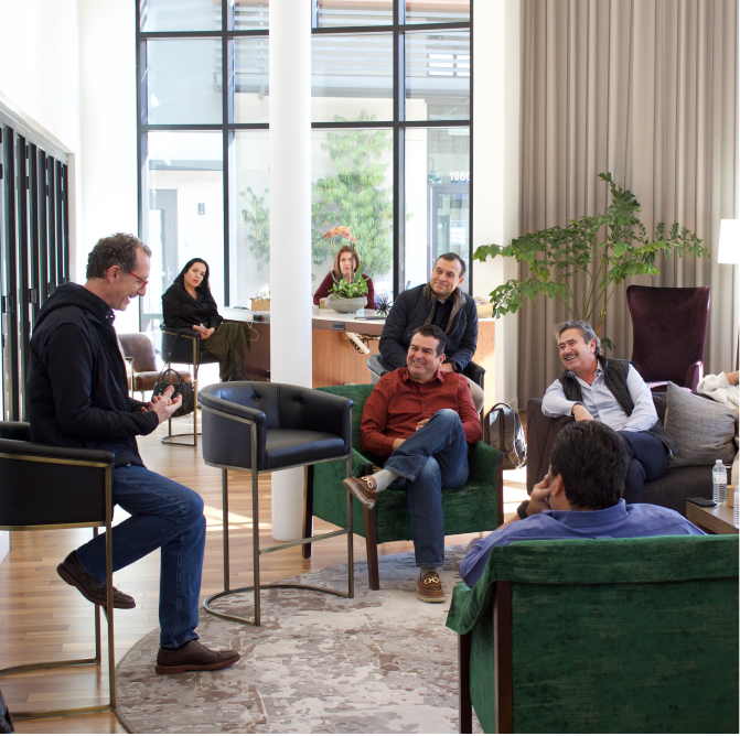 Grupo frente a edificio