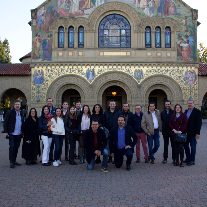 Grupo en oficina moderna